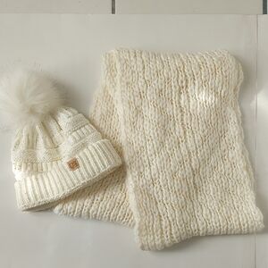 David and Young Cream Knit Hat and Scarf